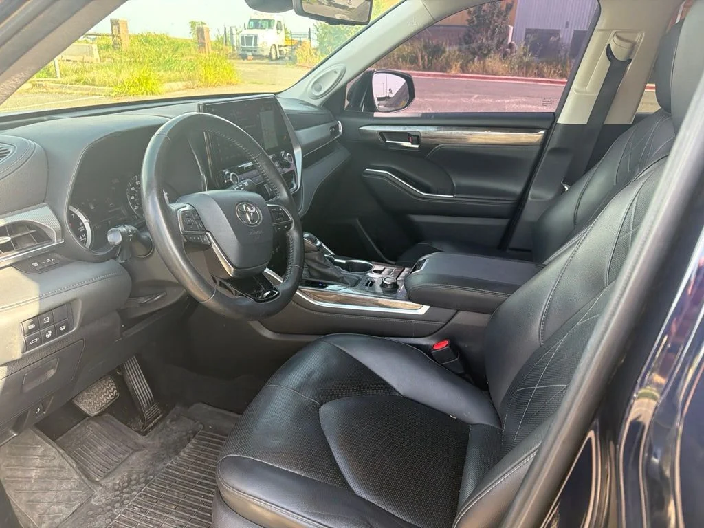 Used 2020 Blue Toyota Platinum image 10