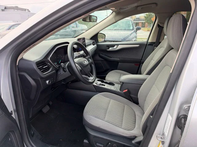 Used 2020 Silver Ford SE image 8