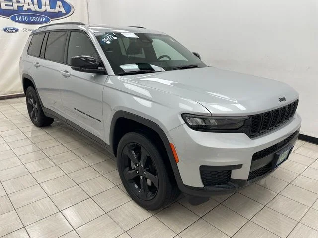 Certified Used 2023 Silver Jeep  image 1