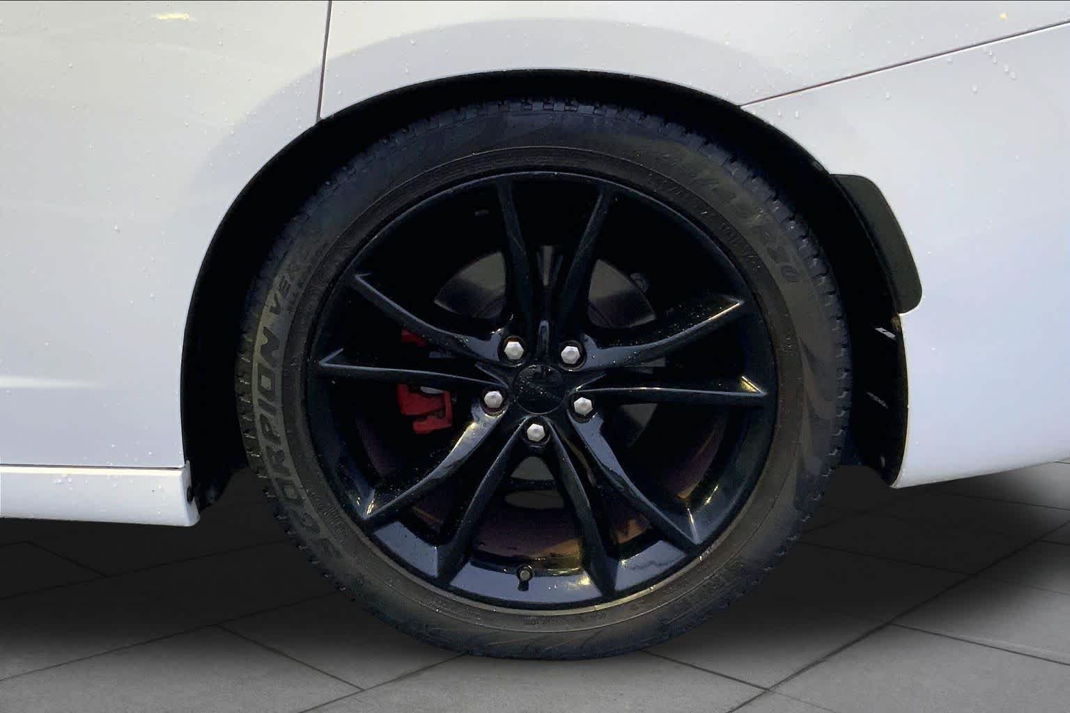 Used 2016 Bright White Clearcoat Dodge R/T image 11