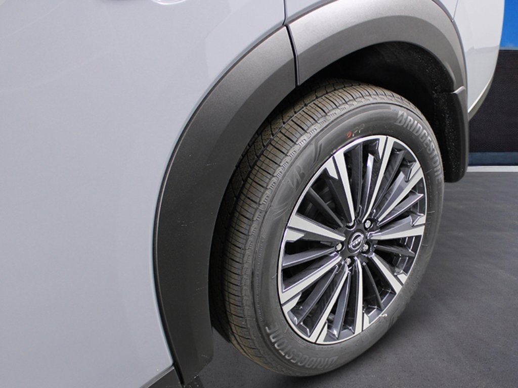 New 2026 Boulder Gray Pearl/Super Black Nissan Platinum image 9