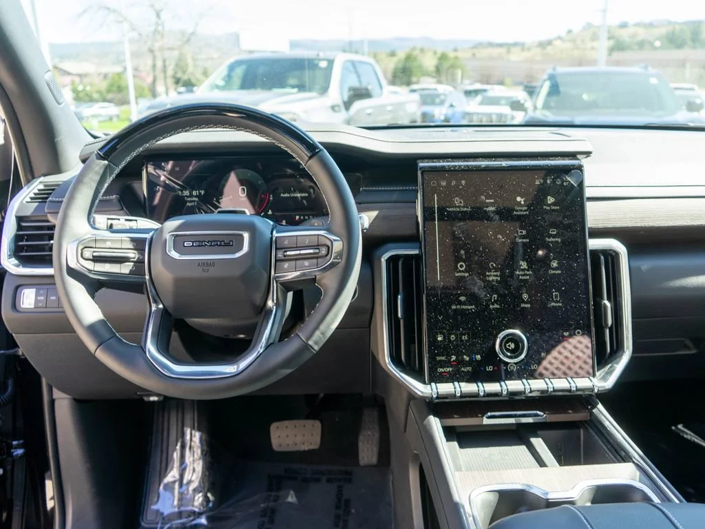 2026 GMC Acadia Denali - Photo 17