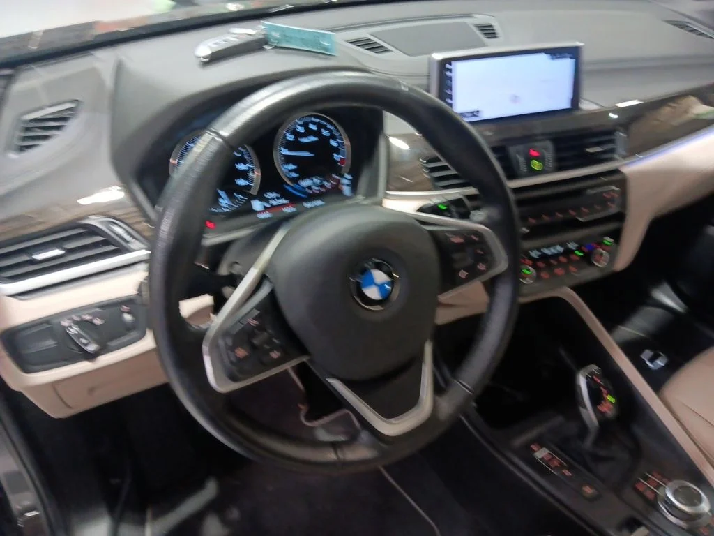 Used 2022 Black BMW xDrive28i image 9