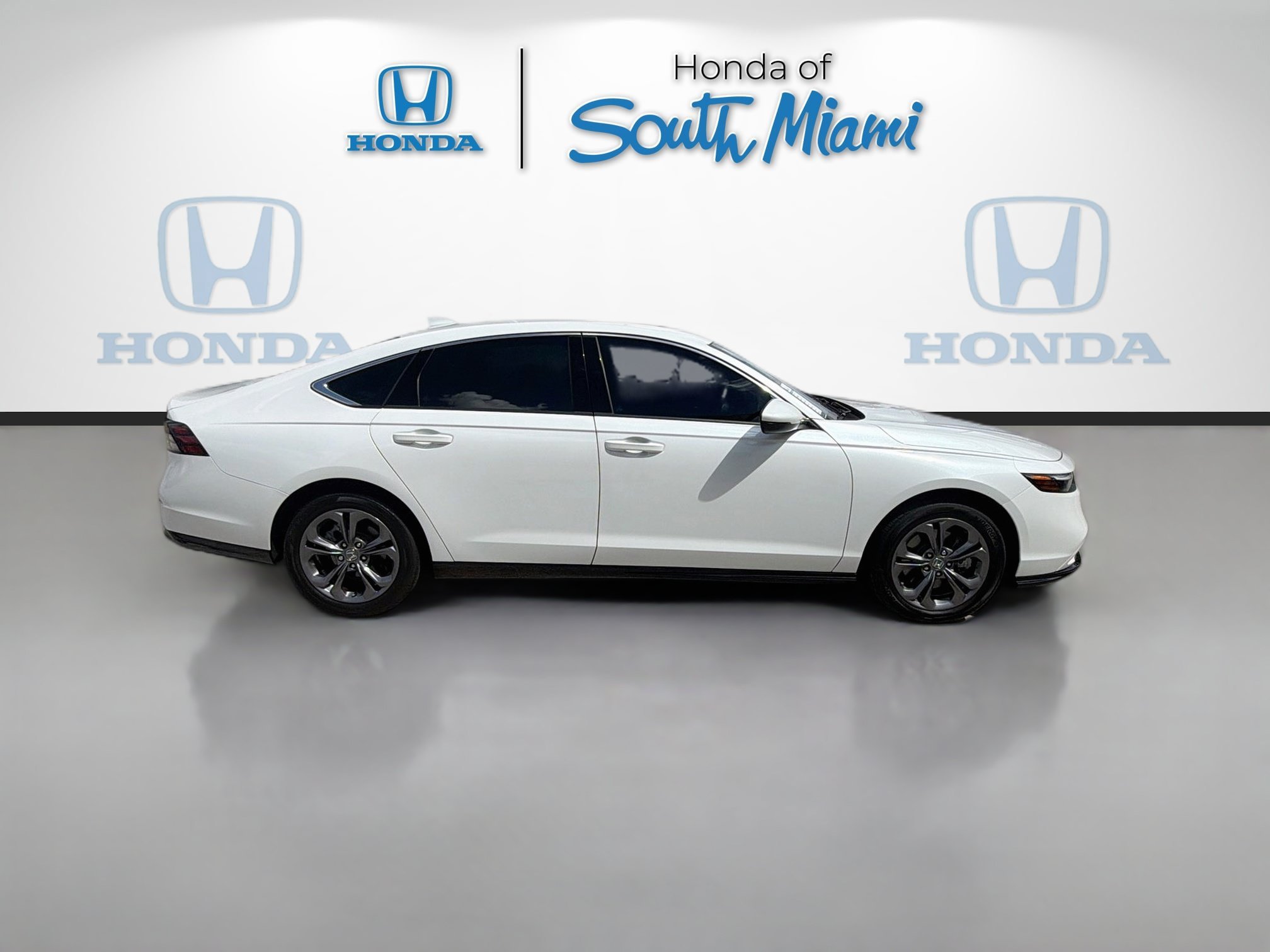 2024 Honda Accord Hybrid EX-L - Photo 8