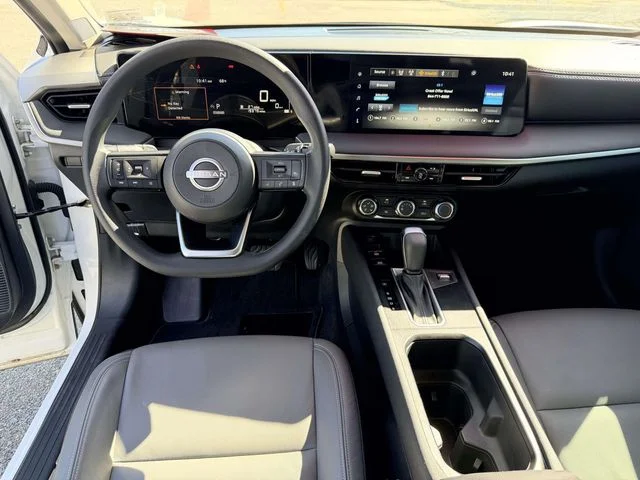 Used 2025 White Nissan SV image 17