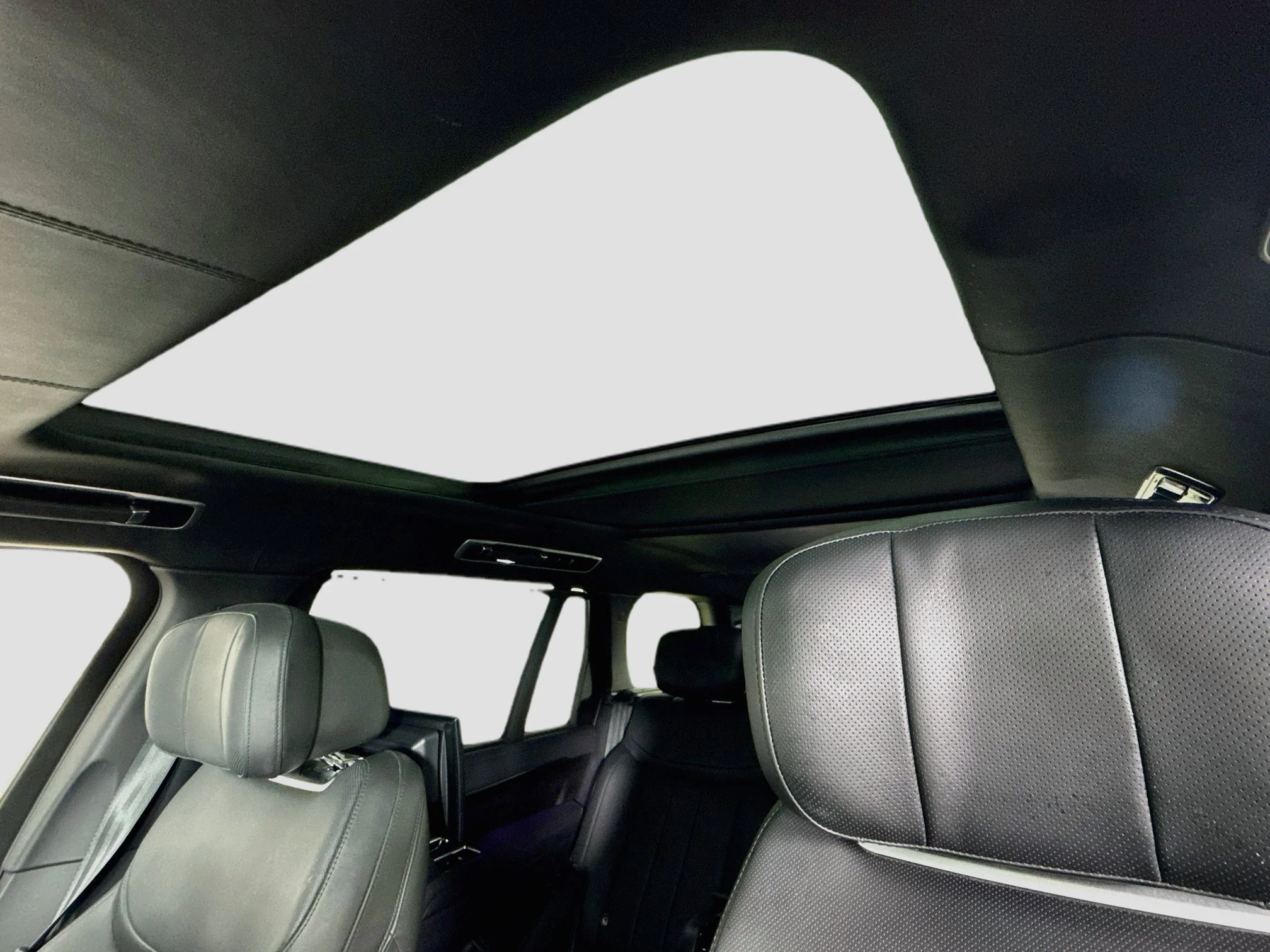 Used 2024 Black Land Rover Autobiography image 24