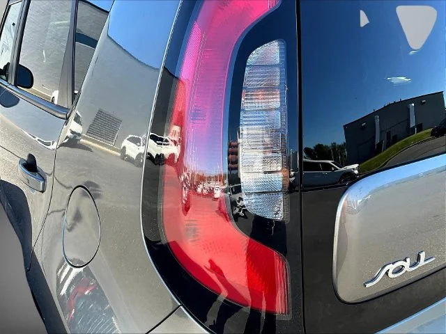 Used 2019 Gray Kia Base image 28