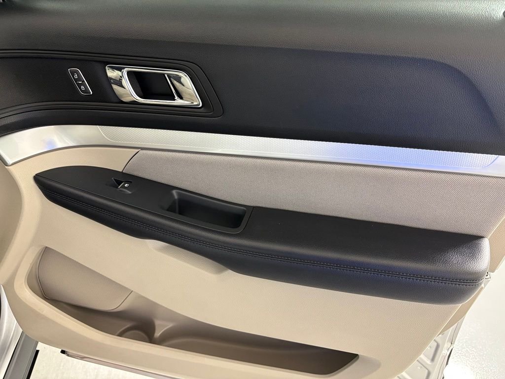 Used 2018 Silver Ford Base image 41