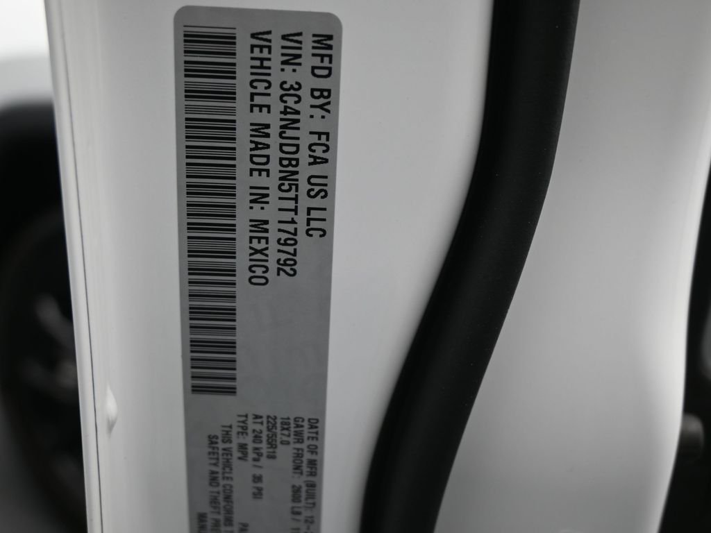 New 2026 Bright White Clear-Coat Exterior Paint Jeep Latitude image 20