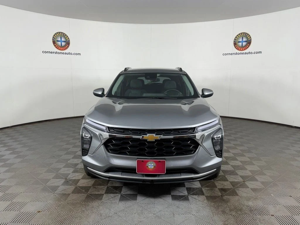 Used 2025 Gray Chevrolet LT image 18