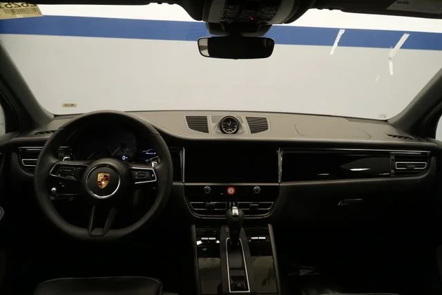 2026 Porsche Macan S - Photo 17