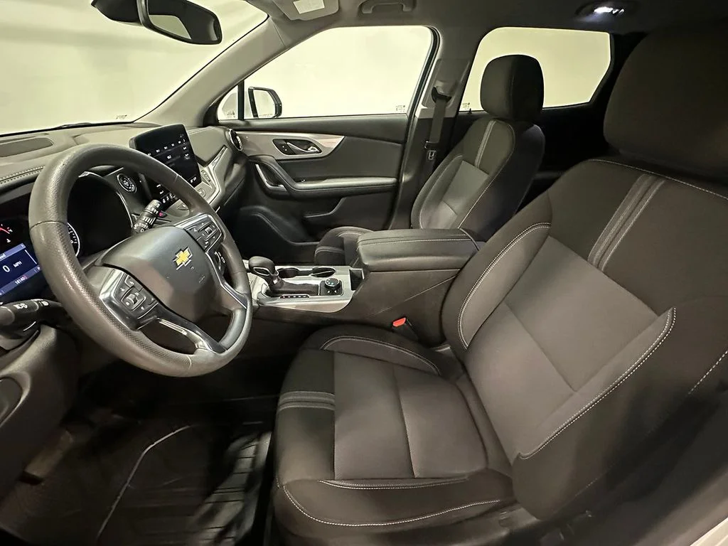 Used 2024 White Chevrolet LT image 3