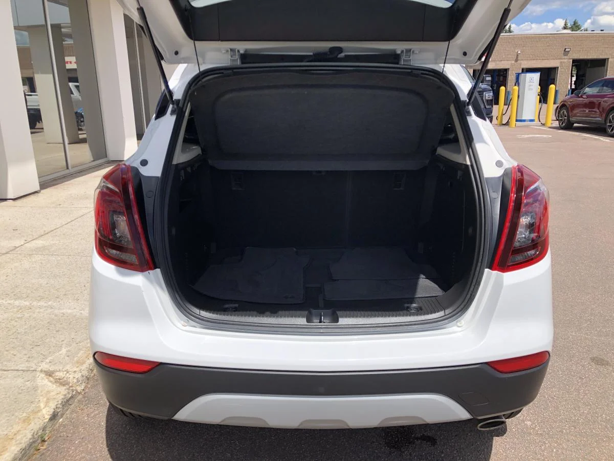 Used 2020 White Buick Awd 4dr Preferred image 7