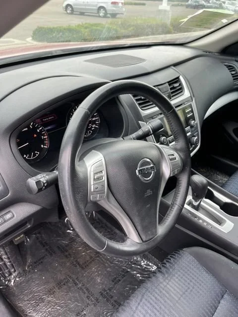 Used 2016 Cayenne Red Nissan 2.5 SV image 13