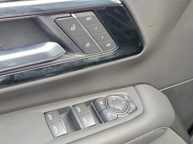 2025 Chevrolet Suburban Premier - Photo 24