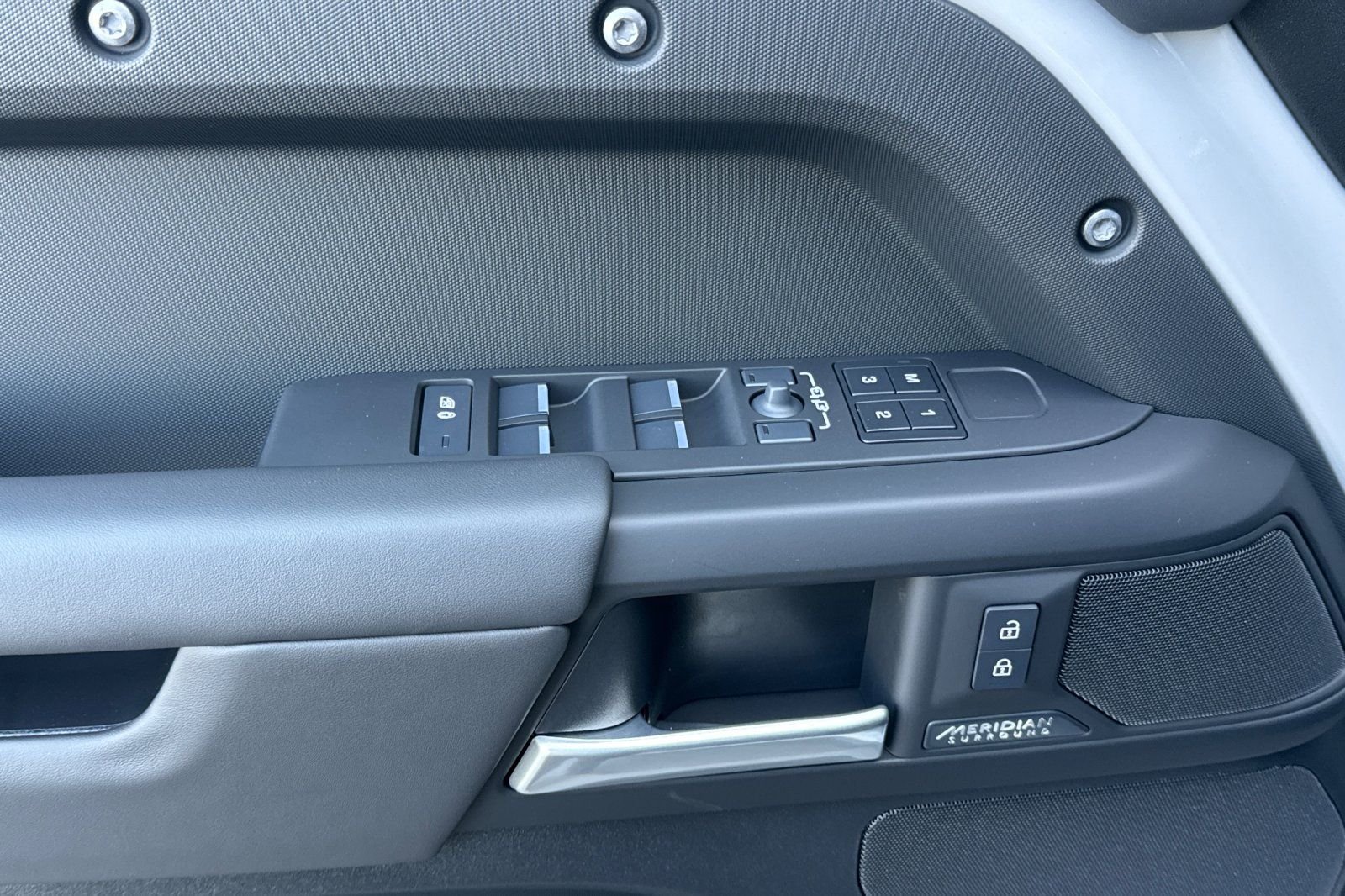 New 2026 Borasco Grey Land Rover X-Dynamic SE image 10
