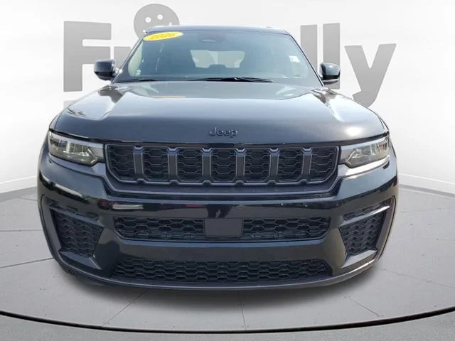 New 2026 Diamond Black Crystal Pearl-Coat Exterior Paint Jeep Altitude image 8
