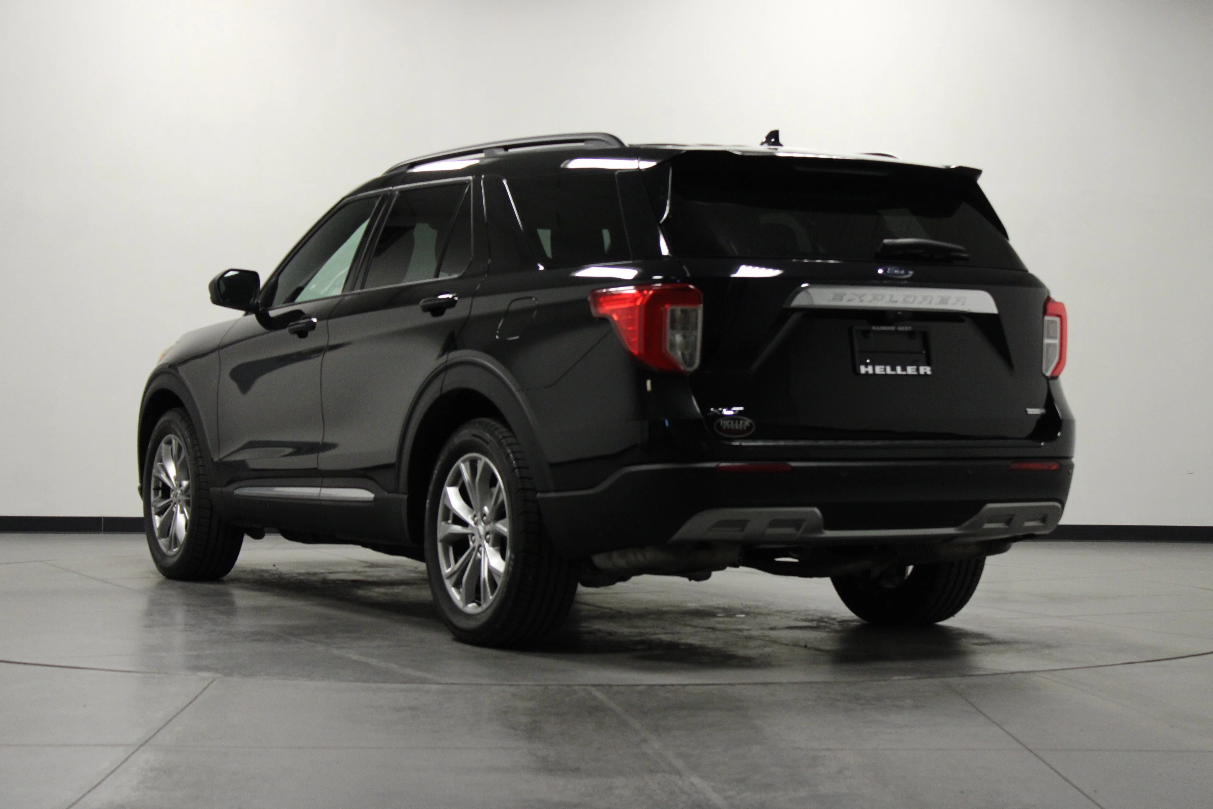 Used 2020 Black Metallic Ford XLT image 6