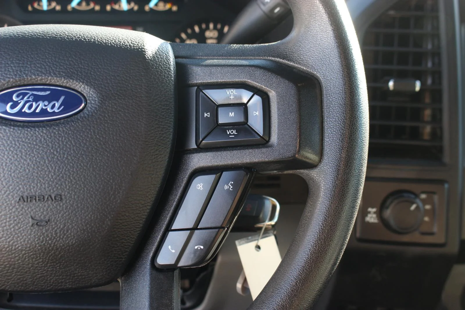 Used 2020 White Ford XL image 18
