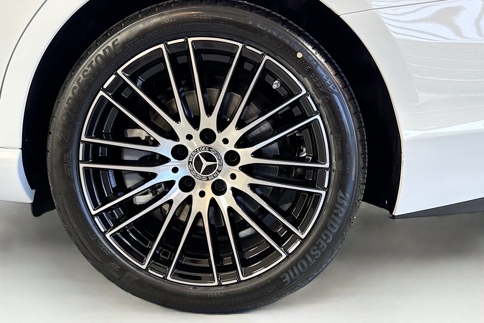 New 2026 Polar White Mercedes-Benz C 300 image 29