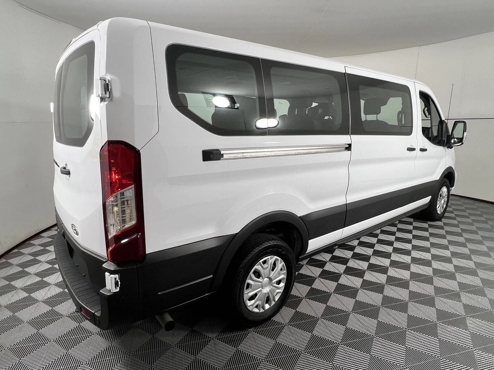 Used 2026 Oxford White Ford XLT image 10