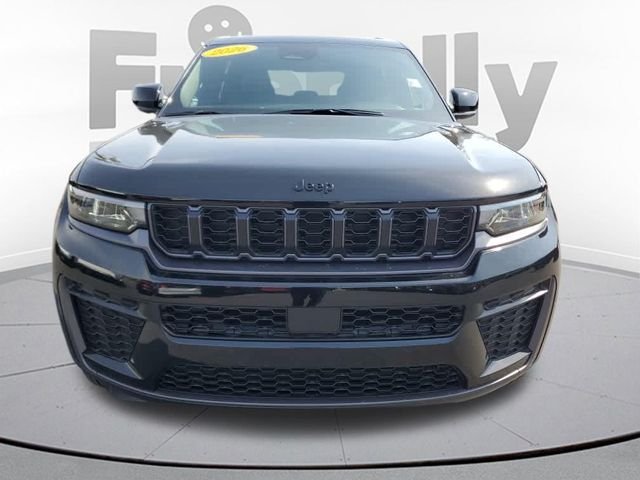 New 2026 Diamond Black Crystal Pearl-Coat Exterior Paint Jeep Altitude image 8