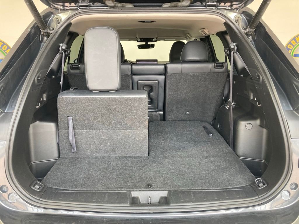 Used 2025 Gray Mitsubishi SE image 21
