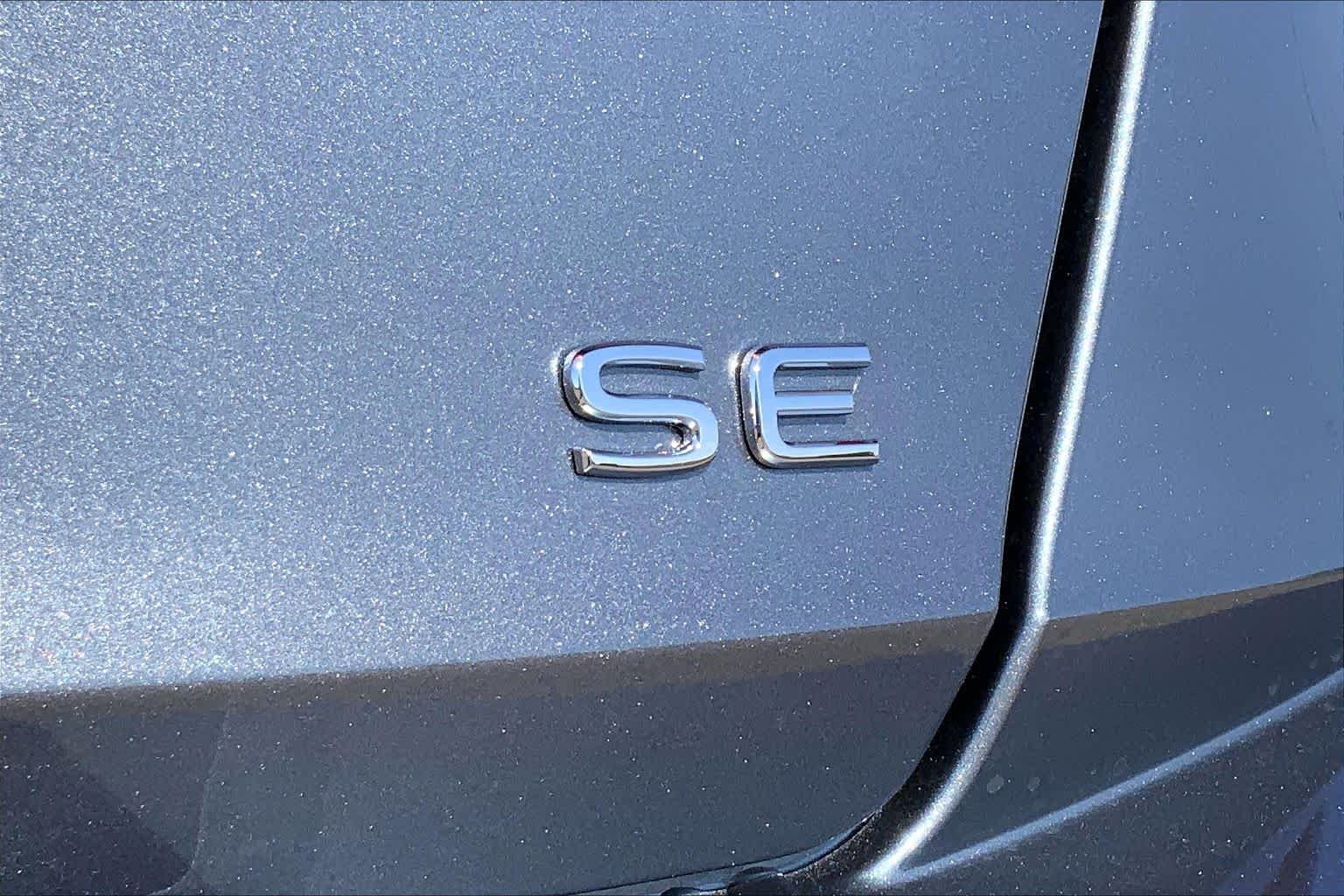 New 2026 Platinum Gray Metallic Volkswagen SE image 15