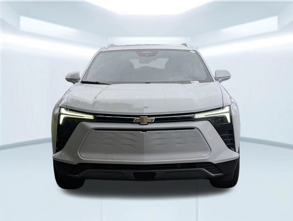Used 2024 White Chevrolet LT image 10