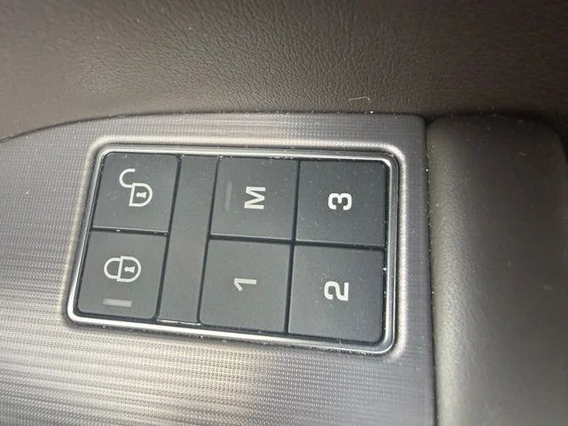 Used 2020 Black Land Rover HSE image 41