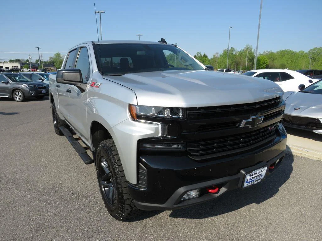 Used 2021 Silver Ice Metallic Chevrolet LT Trail Boss image 3