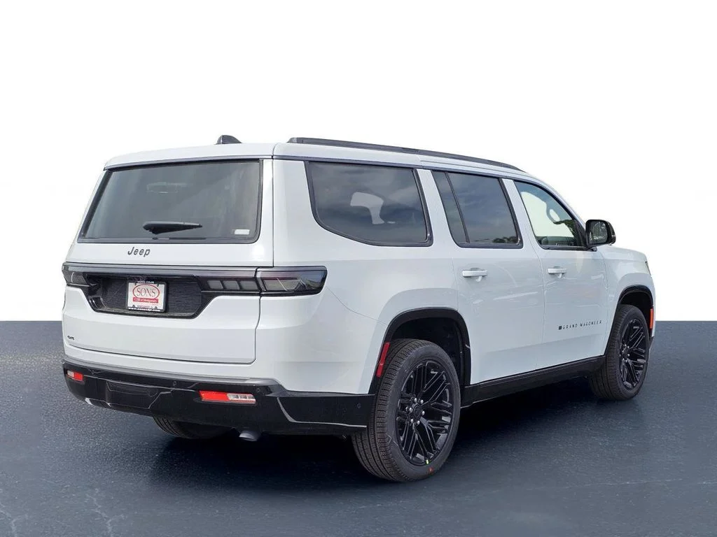 New 2026 Bright White Clear-Coat Exterior Paint Jeep Limited Reserve image 8