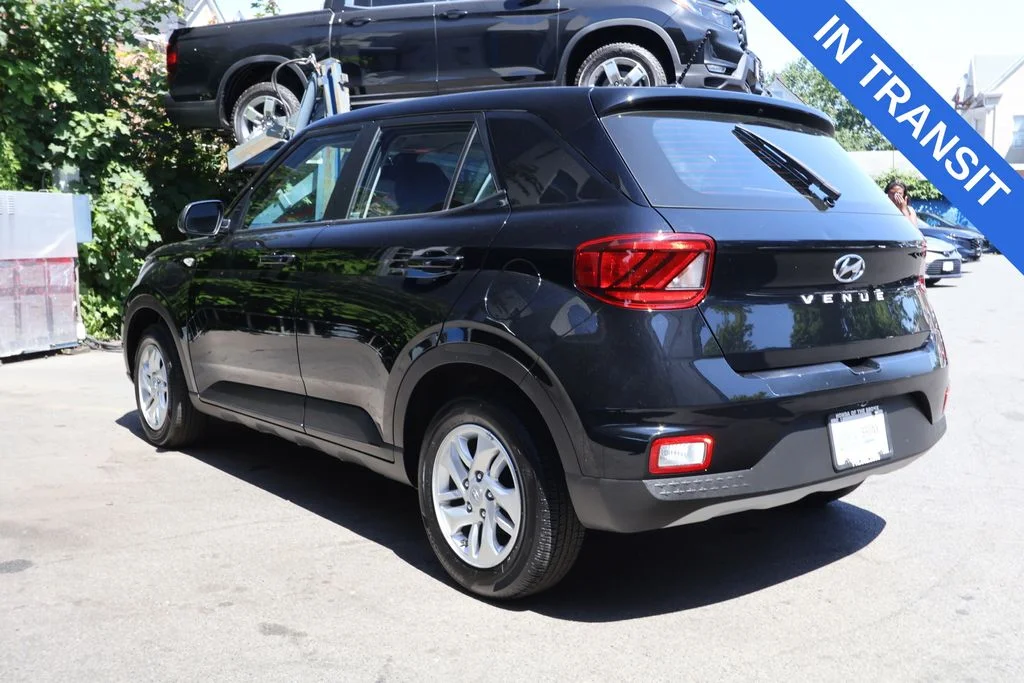 Used 2025 Onyx Black Hyundai SE image 3