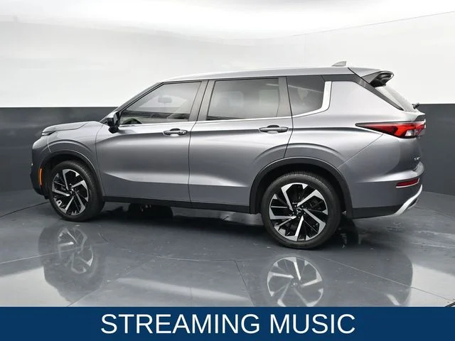 Used 2022  Mitsubishi SE image 6