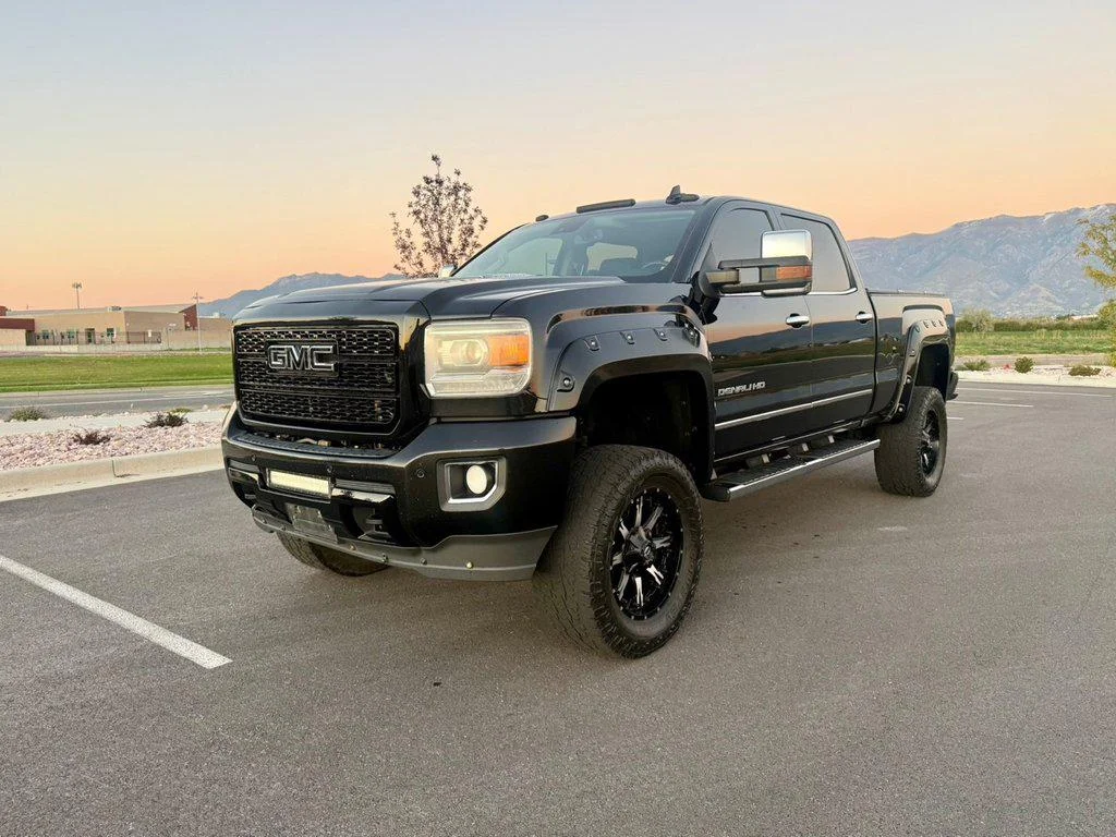 Used 2016 Onyx Black GMC DENALI image 2