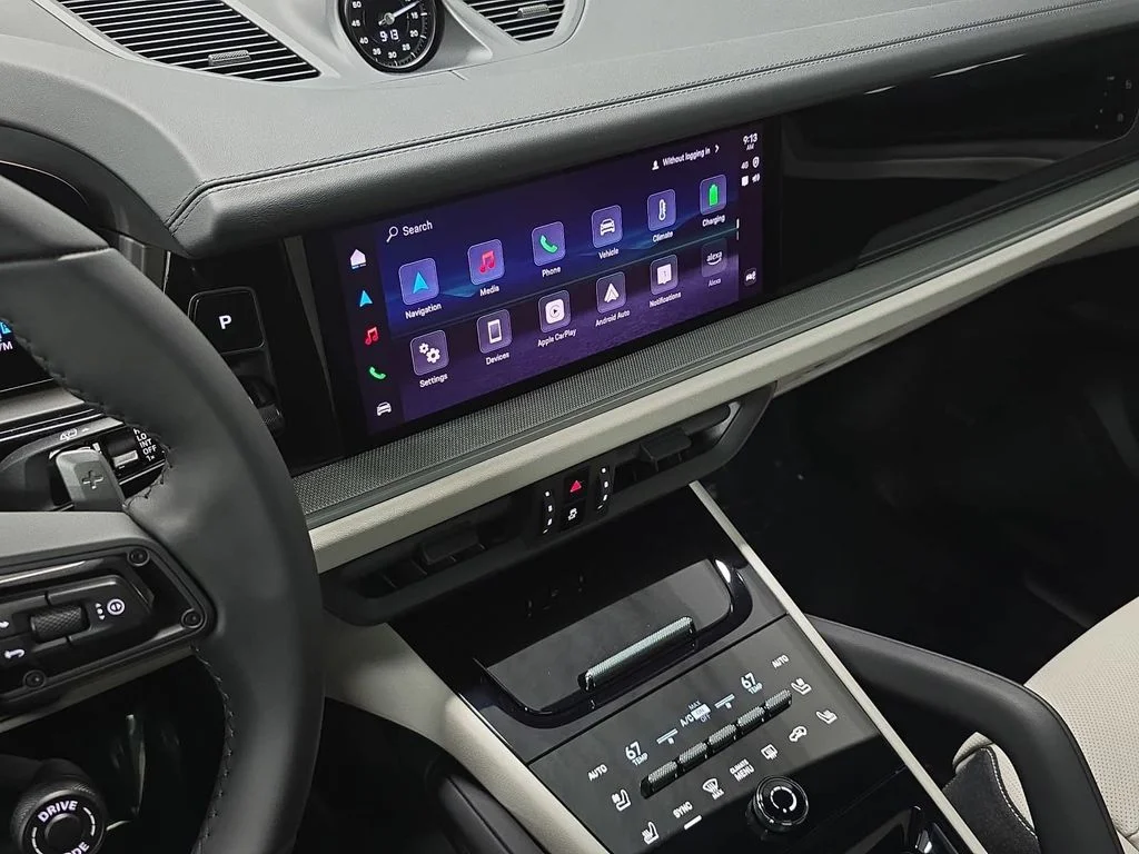 New 2026 Vanadium Grey Metallic Porsche E-Hybrid image 15