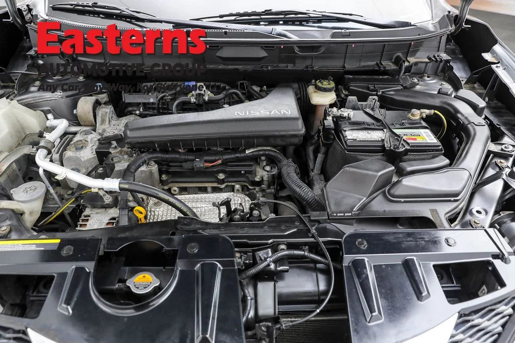Used 2016 Gray Nissan SL image 7
