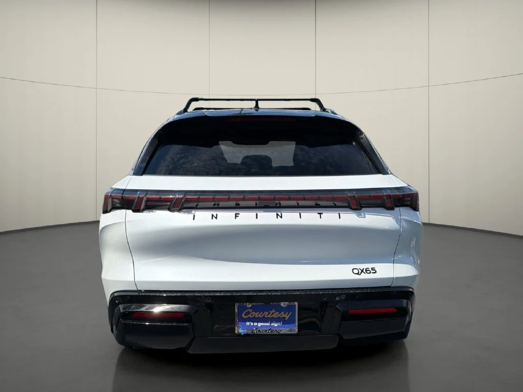 New 2027 2T RAD WHT INFINITI Autograph AWD image 6