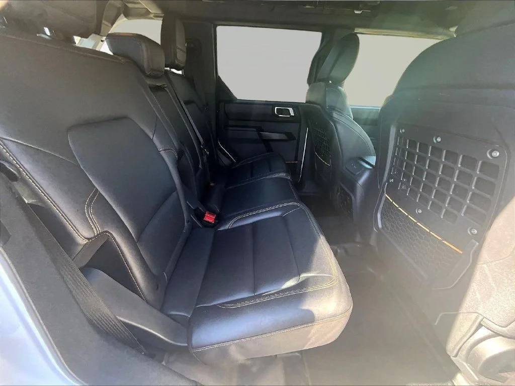 Used 2024 Oxford White Ford Badlands image 27