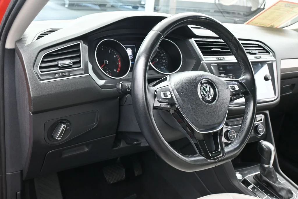 Used 2019 Orange Metallic Volkswagen 2.0T SE image 15