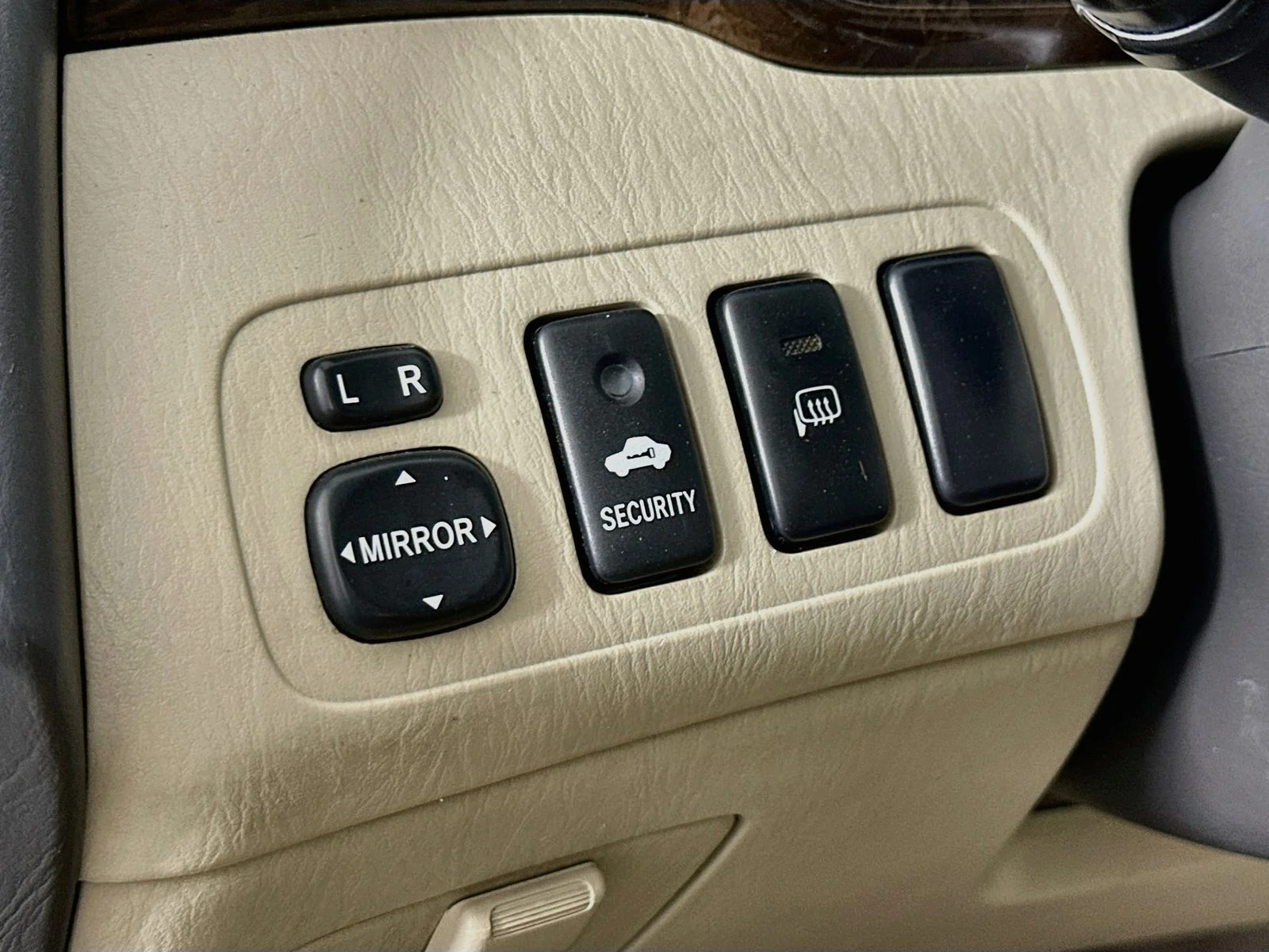 Used 2003 Millennium Silver Metallic Toyota Limited image 10