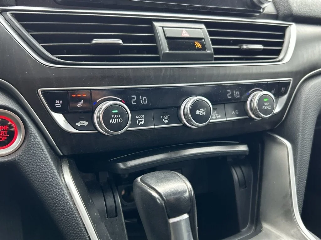 Used 2018  Honda Sedan 1.5T Touring CVT One Owner   No Reported Acc image 26