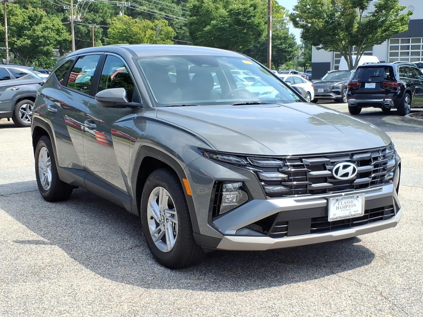Used 2025 Hampton Gray Hyundai SE image 5