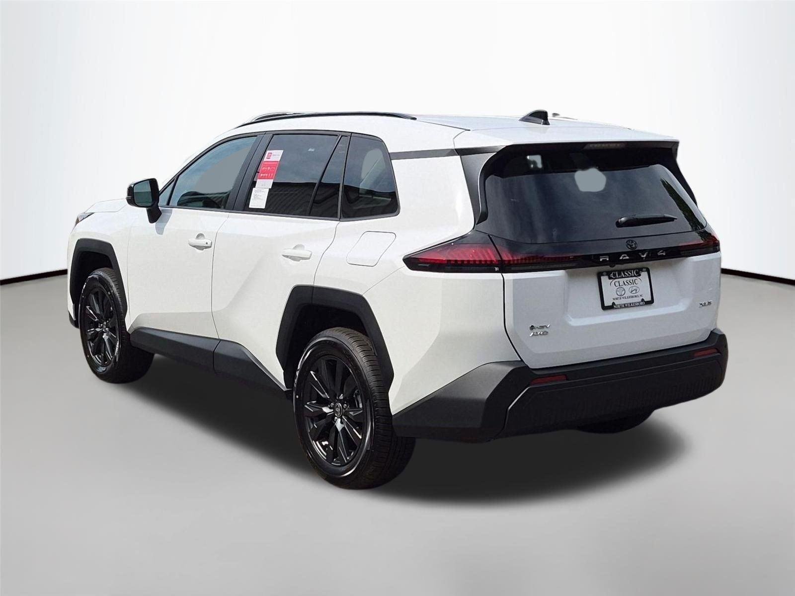 New 2026 Ice Cap Toyota XLE Premium image 3