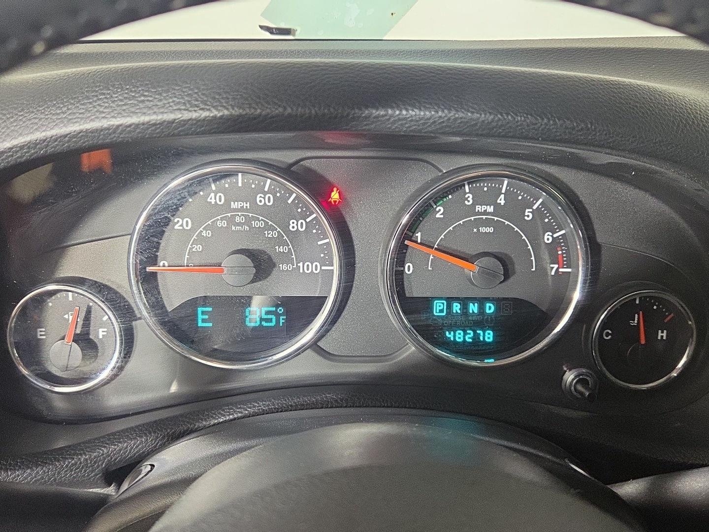 Used 2014 Copperhead Pearlcoat Jeep Sahara image 11