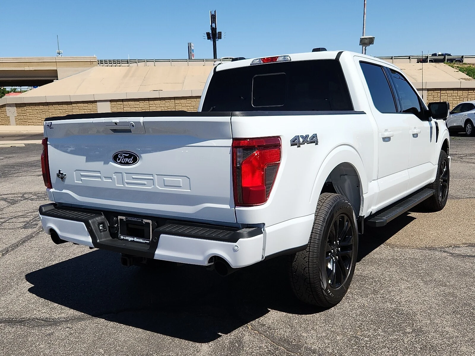 New 2026 Oxford White Ford XLT image 4