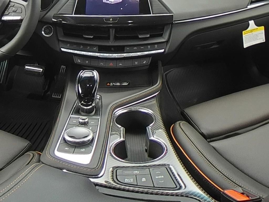 2025 Cadillac CT4 V-Series - Photo 13