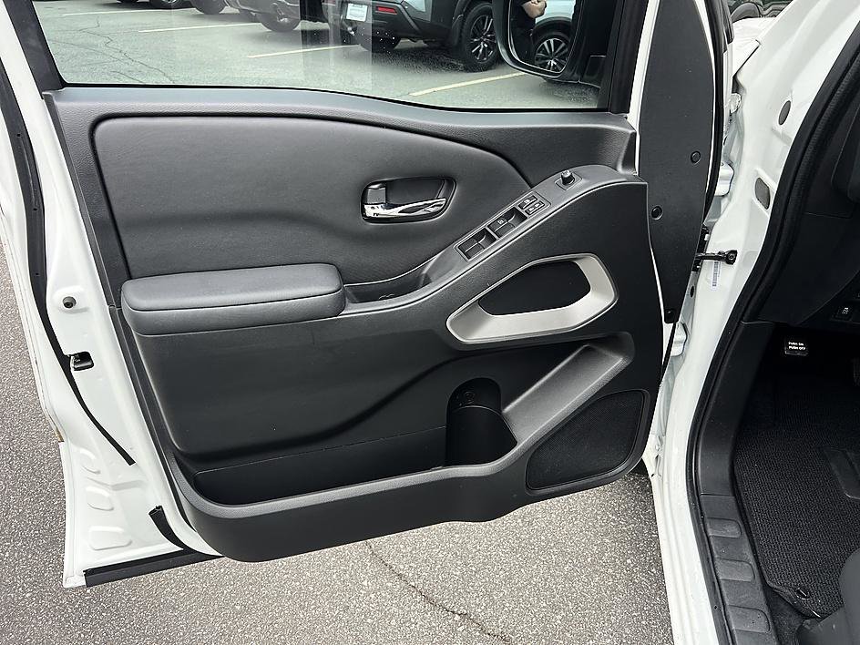 Used 2023 Glacier White Nissan SV image 19