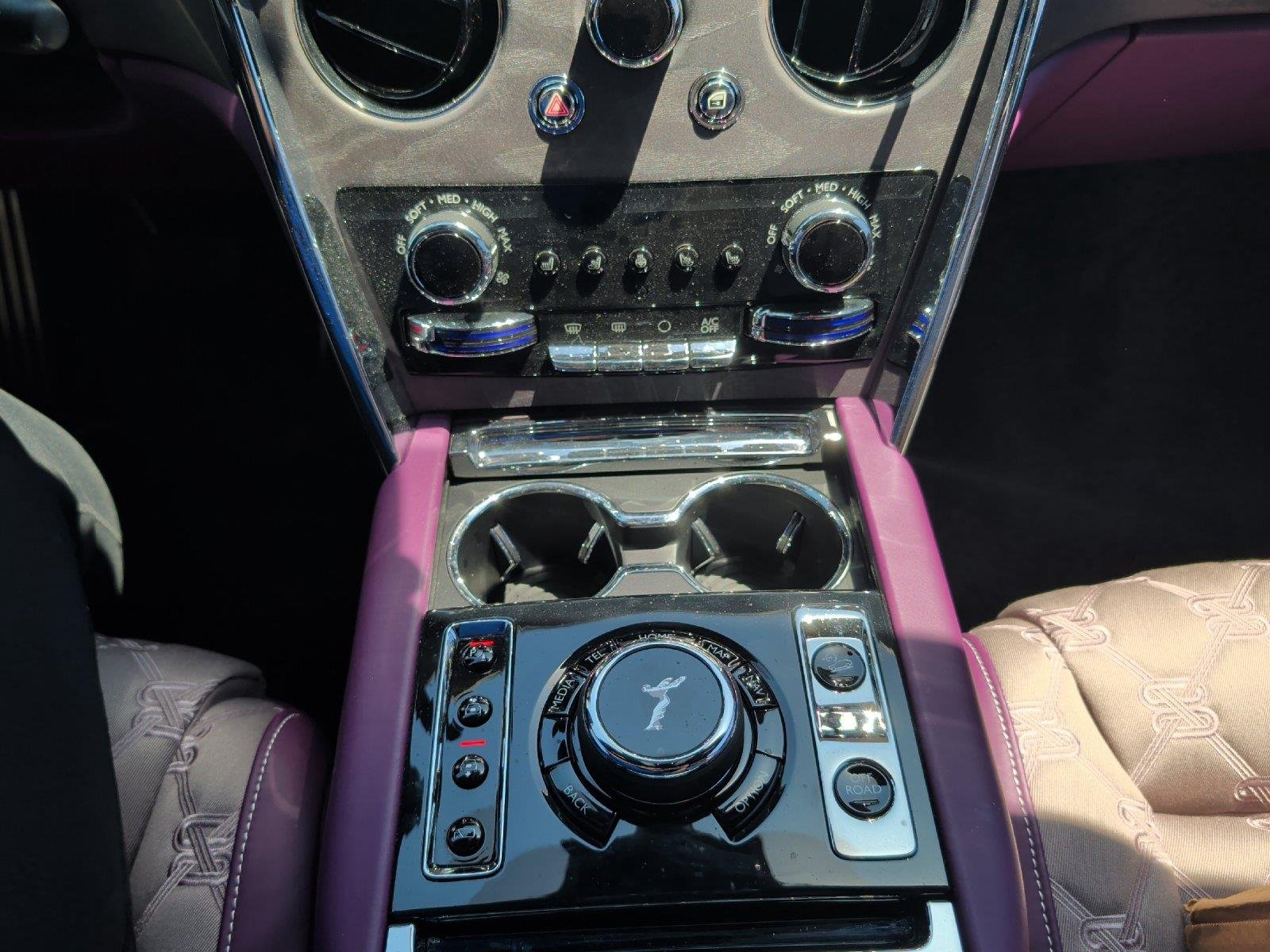 Used 2025 Belladonna Purple Rolls-Royce  image 27