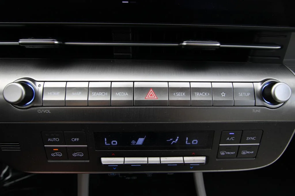 Used 2025 Black Hyundai SEL image 26